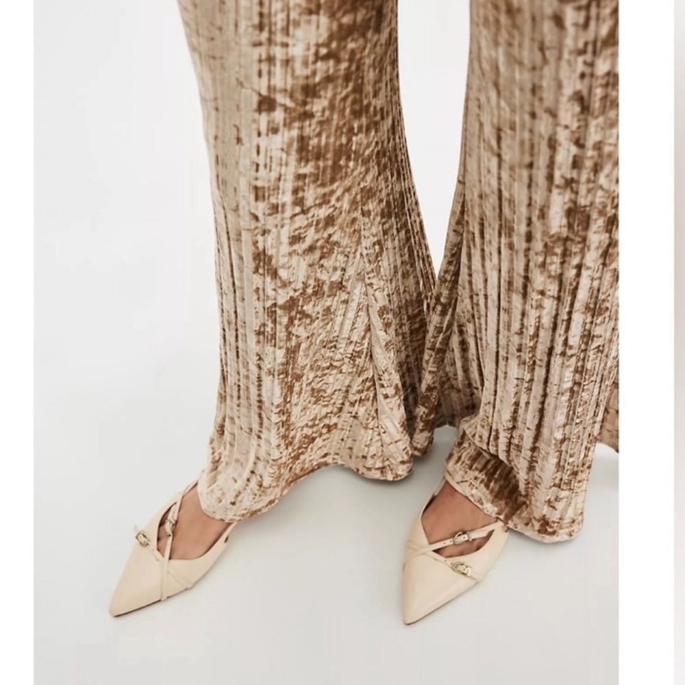 Free People Star Sign Ribbed Pleated Wide Leg Velvet Pants
O18 - Picture 4 of 6